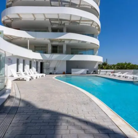 Grace 2-bedroom In Lägenhet Larnaca